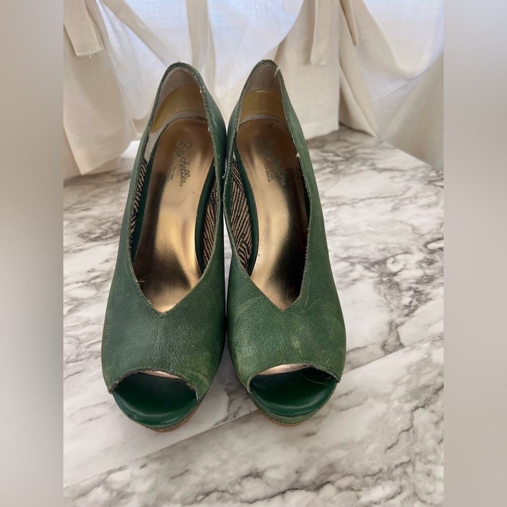 Seychelles Green Leather Peep Toe Platform Wedge